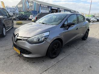 Unfallwagen Renault Clio 0.9 TCE 66KW Airco Led 5-Deurs 2014/2