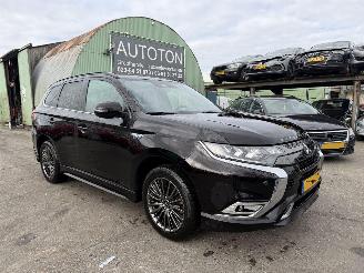 Auto incidentate Mitsubishi Outlander 2.4 PHEV 99KW Autom. Clima Navi Schuifdak S-Edition NAP 2019/3