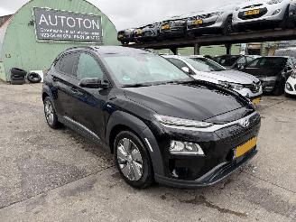 Schadeauto Hyundai Kona 64 kWh EV 150KW Schuifdak Clima Navi Led Fashion 2021/9