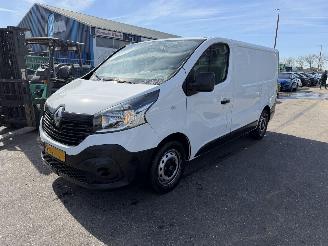 skadebil bedrijf Renault Trafic 1.6 DCI 70KW T29 Navi Airco L1H1 Comfort Energy NAP 2018/11