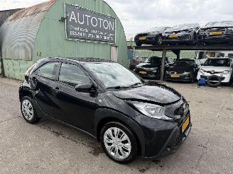 damaged passenger cars Toyota Aygo 1.0 VVT-I 53KW MT Play Airco 5-Deurs NAP 2022/10