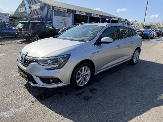 Schadeauto Renault Mégane 1.5 DCI 81KW Bose Clima Navi Led 2017/12