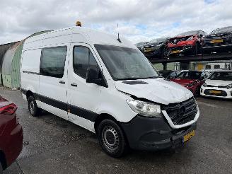 krockskadad bil bedrijf Mercedes Sprinter 314 CDI Autom. 105KW L2H2 Clima Camera NAP 2019/10