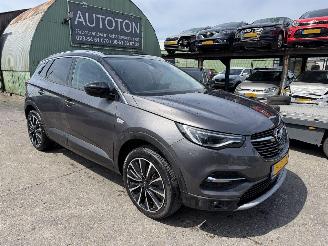 Unfallwagen Opel Grandland 1.6 Turbo 147KW Hybrid4 Autom. 4WD Business Executive Clima Navi Led Xenon 2020/11