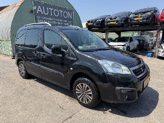 Schadeauto Peugeot Partner Tepee 1.6 Bleuhdi Active 5-Pers Airco Navi Led 2016/10