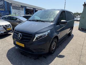 skadebil bedrijf Mercedes Vito 110 CDI 75KW Clima Navi Led Functional Lang NAP 2021/10