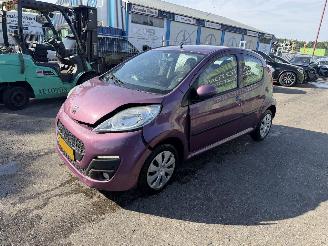 Damaged car Peugeot 107 1.0 Active Airco Led 5-Deurs NAP 2013/10