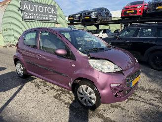 krockskadad bil auto Peugeot 107 1.0 Active Airco Led 5-Deurs NAP 2013/10