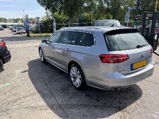 Volkswagen Passat 1.6 TDI 88KW DSG Clima Navi R-Line Led Xenon NAP picture 3