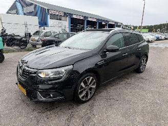 krockskadad bil auto Renault Mégane 1.2 TCE 96KW Bose Pano Clima Navi Camera Led 2017/8