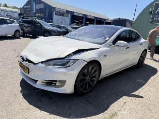 Vaurioauto  passenger cars Tesla Model S 75D 245KW Pano Clima Navi Led 2017/12