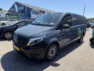 krockskadad bil bedrijf Mercedes Vito 110 CDI 75KW Lang Airco Functional Camera Led 2021/10