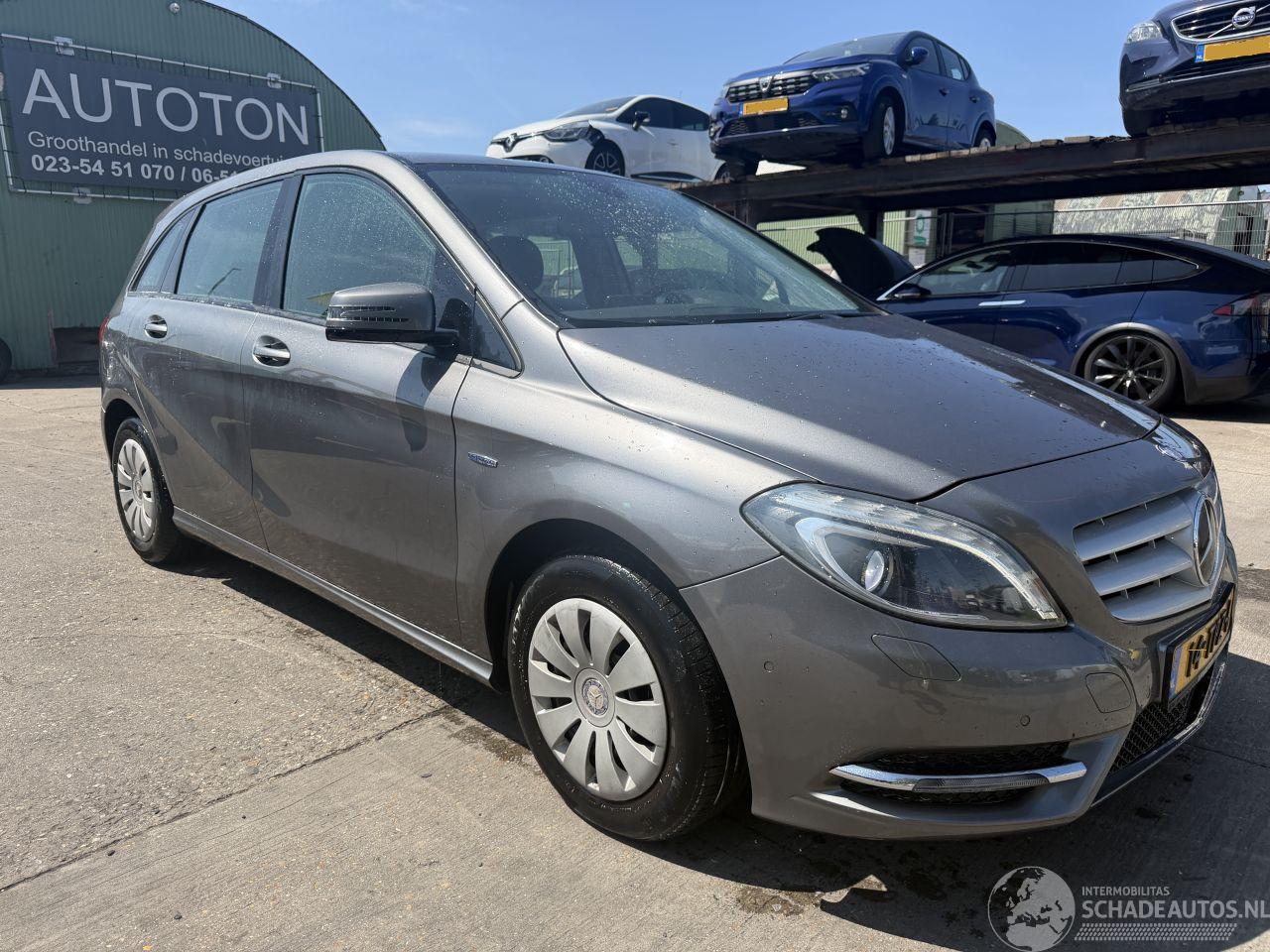 Mercedes B-klasse 180 90KW Clima Navi Led Ambition NAP