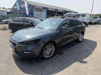 Seat Leon 2.0 TDI FR 110KW Autom. Pano Clima Navi Sportstourer Launch Edition picture 3