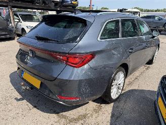 Vaurioauto  passenger cars Seat Leon 2.0 TDI FR 110KW Autom. Pano Clima Navi Sportstourer Launch Edition 2021/2