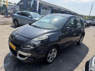 skadebil auto Renault Scenic 2.0 103KW Automaat Clima Navi Dynamique NAP 2011/3