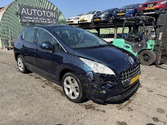 damaged passenger cars Peugeot 3008 1.6 VTI 88KW Pano Clima Premiere NAP 2010/1