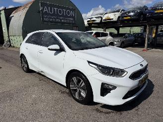 Vaurioauto  passenger cars Kia Ceed  2019/6
