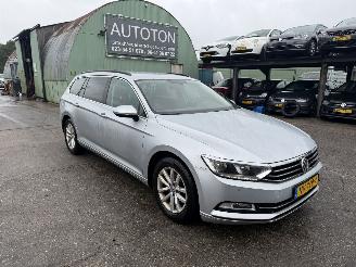 uszkodzony samochody osobowe Volkswagen Passat 1.6 TDI 88KW Navi Clima Led Comfortline NAP 2017/1