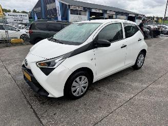 skadebil auto Toyota Aygo 1.0 VVT-I 53KW Airco Led X-Fun 5-Drs NAP 2018/11