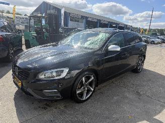 Damaged car Volvo V-60 2.4 D6 Twin Engine 162KW Autom. Schuifdak Clima Navi Camera Led R-Design NAP 2015/12