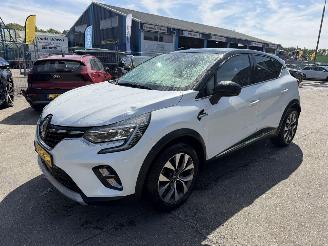 Schadeauto Renault Captur 1.3 TCE Autom. 96KW Clima Navi Camera Led Intens NAP 2020/10