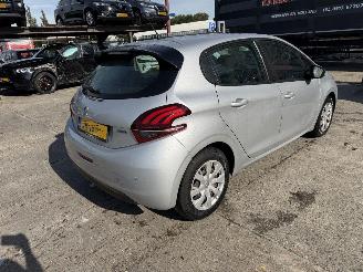 Peugeot 208 1.2 60KW Active Navi Airco 5-Drs picture 3