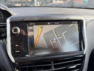 Peugeot 208 1.2 60KW Active Navi Airco 5-Drs picture 8