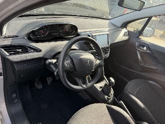 Peugeot 208 1.2 60KW Active Navi Airco 5-Drs picture 5
