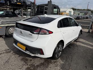 skadebil auto Hyundai Ioniq 1.6 GDI Hybrid Comfort Plus Clima Navi 2021/7