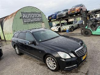 krockskadad bil auto Mercedes E-klasse 200 CDI 100KW Schuifdak Clima Navi Xenon 2011/10