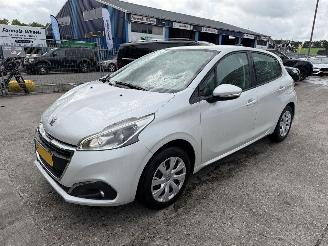 Unfallwagen Peugeot 208 1.2 60KW Blue Lion Navi Airco Led 5-Drs 2018/1
