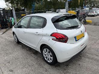 Schadeauto Peugeot 208 1.2 60KW Blue Lion Navi Airco Led 5-Drs 2018/1