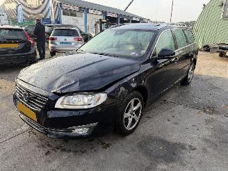 krockskadad bil auto Volvo V-70 2.0 D3 110KW Schuifdak Clima Navi Polar NAP 2016/8