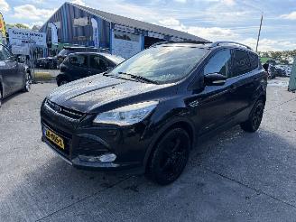 Voiture accidenté Ford Kuga 1.6 110KW Titanium Pano Clima Navi Camera Led 2013/8