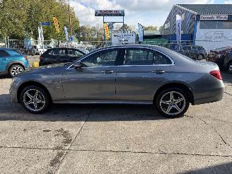 Mercedes E-klasse 300 e 155KW Hybrid AMG Autom. Sfeerverlichting Clima Navi Led Xenon NAP picture 2