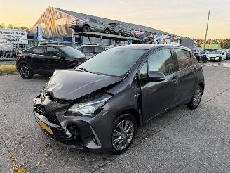 krockskadad bil auto Toyota Yaris 1.5 Hybrid 55KW Autom. Executive Clima Navi Camera 2018/1