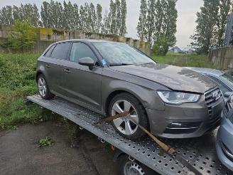 Coche siniestrado Audi A3 A3 Sportback (8VA/8VF), Hatchback 5-drs, 2012 / 2020 1.4 TFSI ACT Ultra 16V 2015