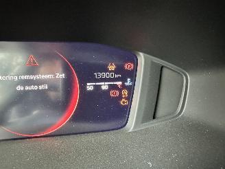 Peugeot 208 Allure picture 18