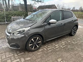 Unfallwagen Peugeot 208 1.2 tech edition 2019/10