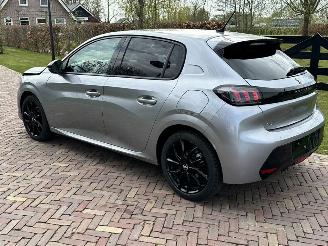 Peugeot 208 Allure picture 7