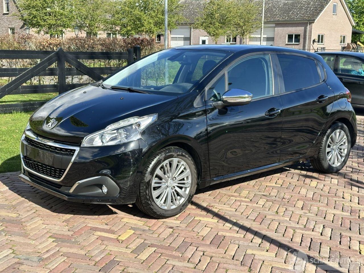 Peugeot 208 1.2 Signature
