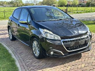 Peugeot 208 1.2 Signature picture 4