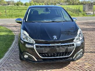 Peugeot 208 1.2 Signature picture 3