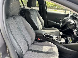 Peugeot 208 Allure picture 13