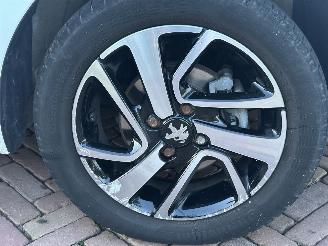 Peugeot 108 Allure picture 14
