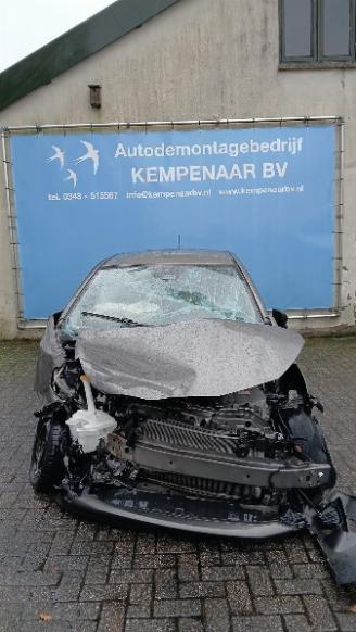 Auto da rottamare Toyota Yaris Yaris III (P13) Hatchback 1.5 16V Hybrid (1NZ-FXE) [74kW]  (03-2012/09=
-2020) 2019