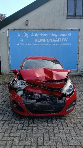 Vrakbiler auto Kia Rio Rio III (UB) Hatchback 1.2 CVVT 16V (G4LA5) [63kW]  (09-2011/12-2017) 2014