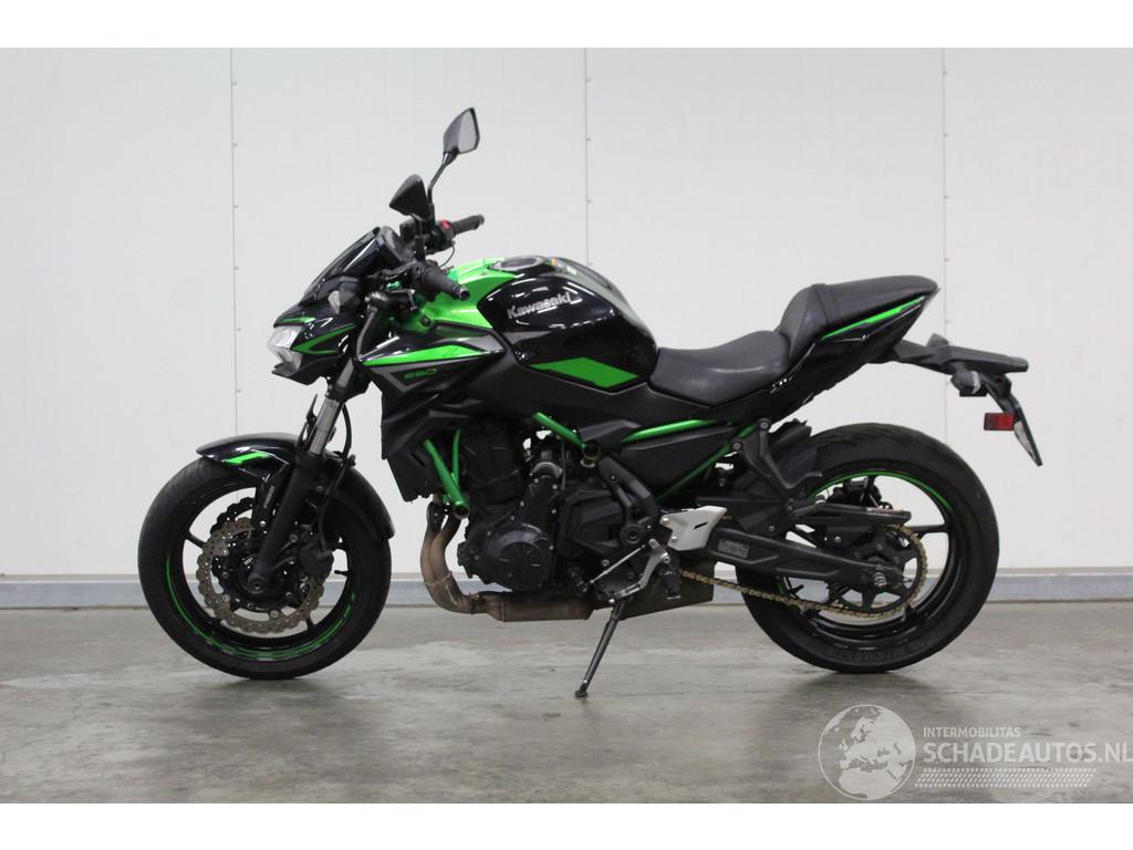 Kawasaki Z 650 rijdbare schade