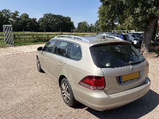 damaged passenger cars Volkswagen Golf  2013/8